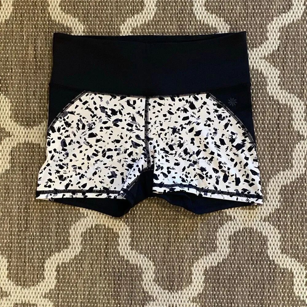 Athleta Stealth Shortie shorts womens size medium